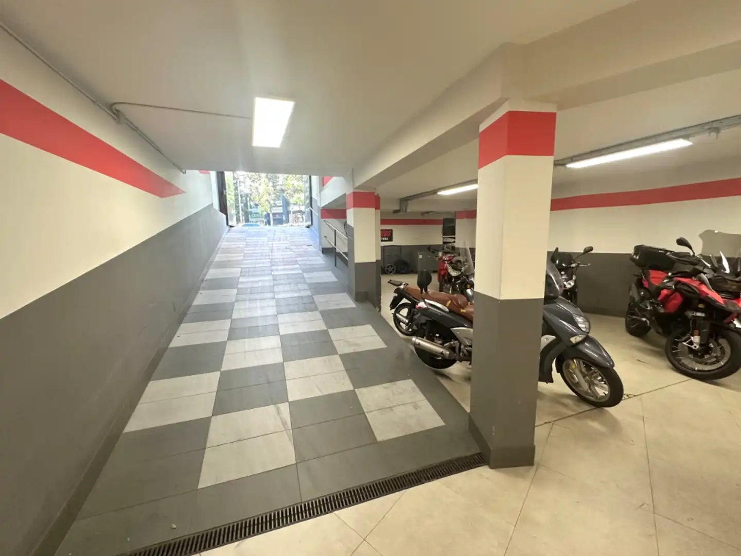 Parkplatz von Geschaftsraum zum Verkauf in Barcelona mit Möbliert