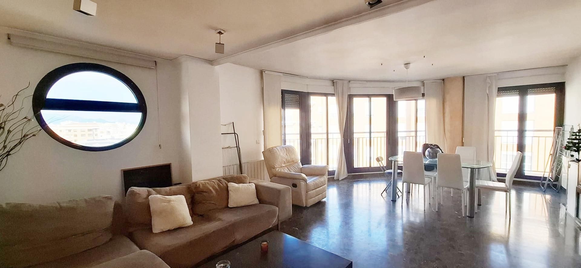 Sala d'estar de Àtic en venda en Castellón de la Plana / Castelló de la Plana amb Calefacció, Terrassa i Traster