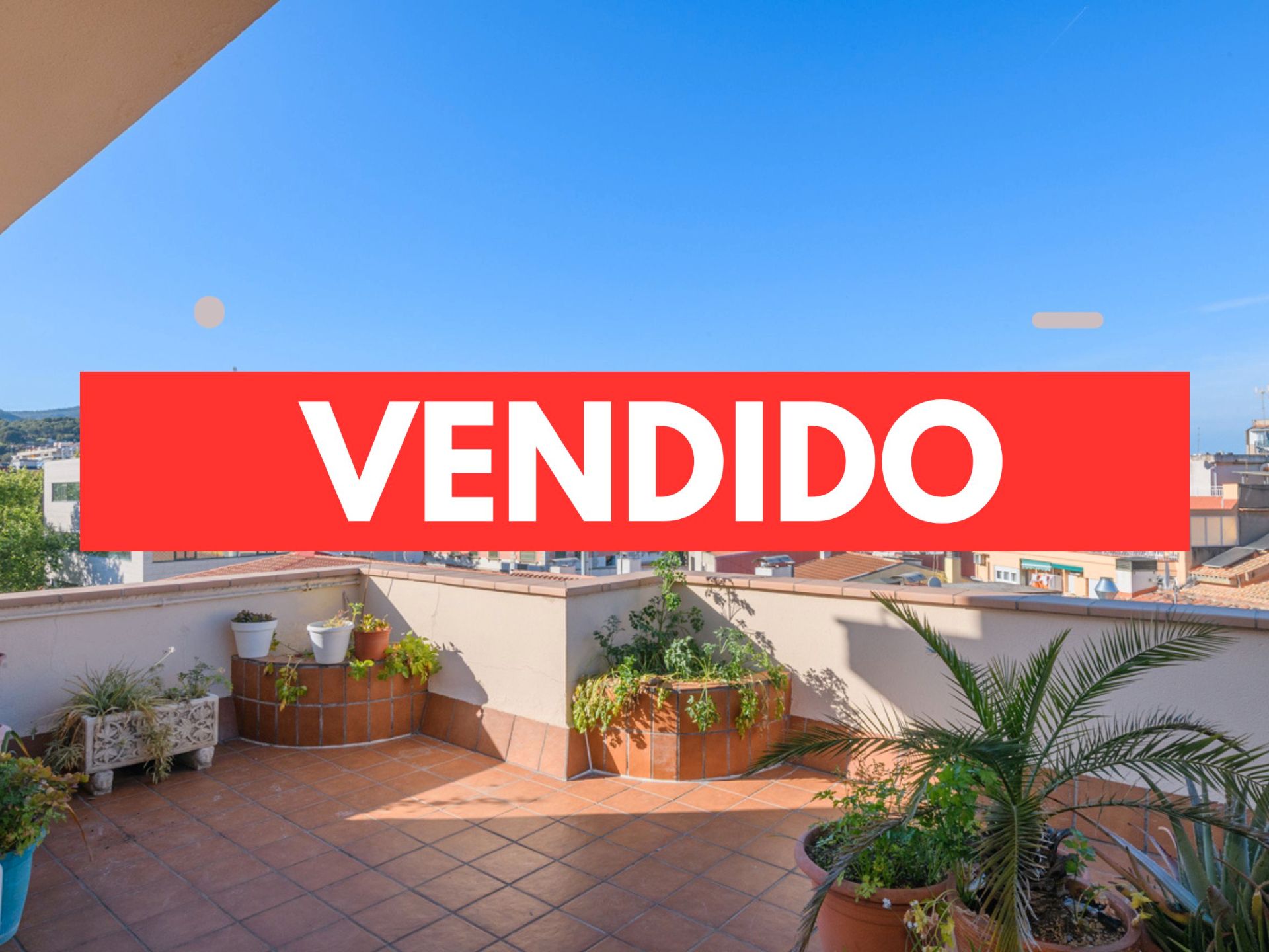 Vista exterior de Àtic en venda en Castelldefels amb Aire condicionat, Calefacció i Terrassa