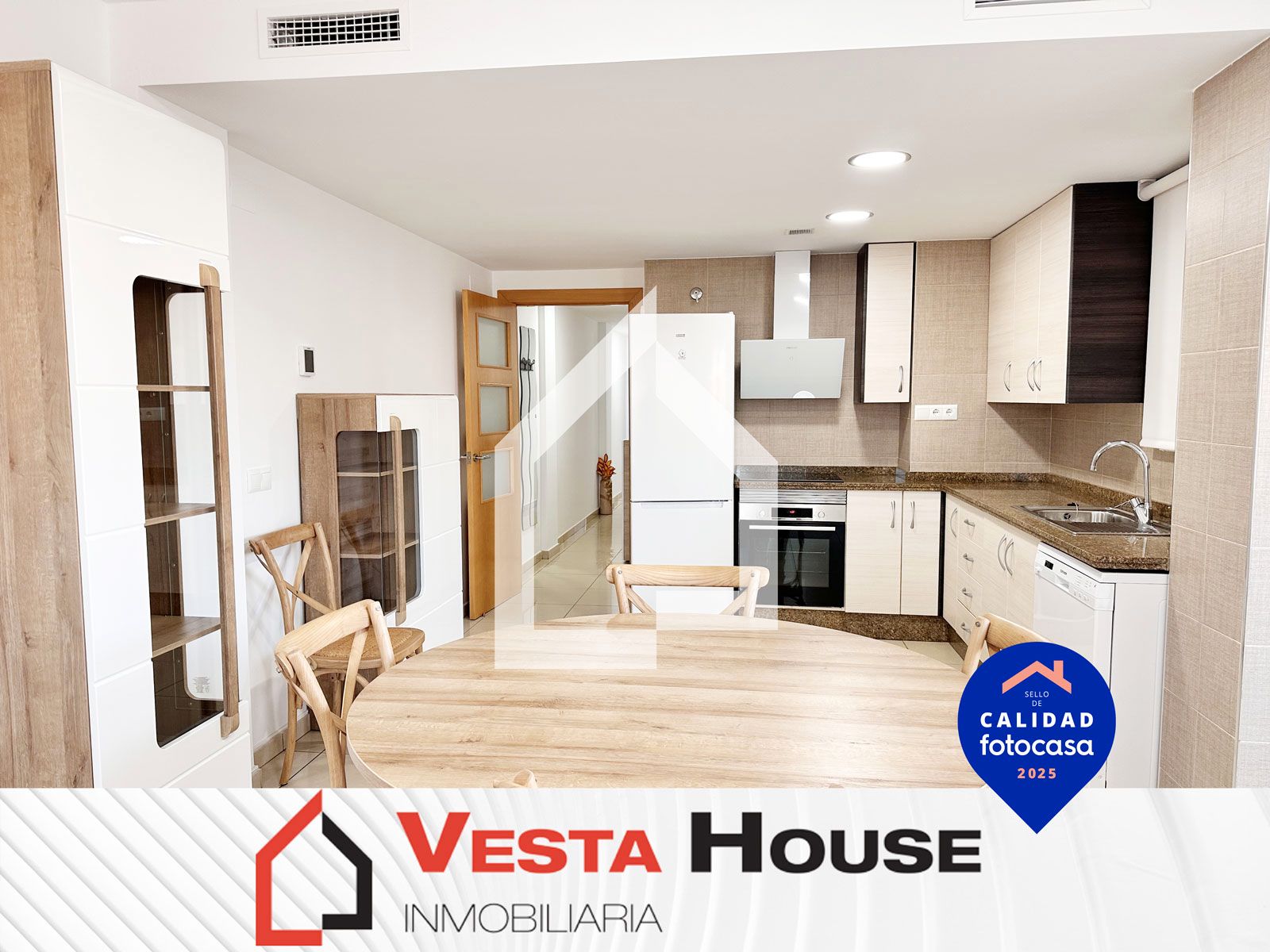 Attic to rent in Calle Montoyos, Centro