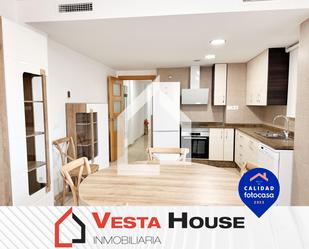 Attic to rent in Calle Montoyos, Centro