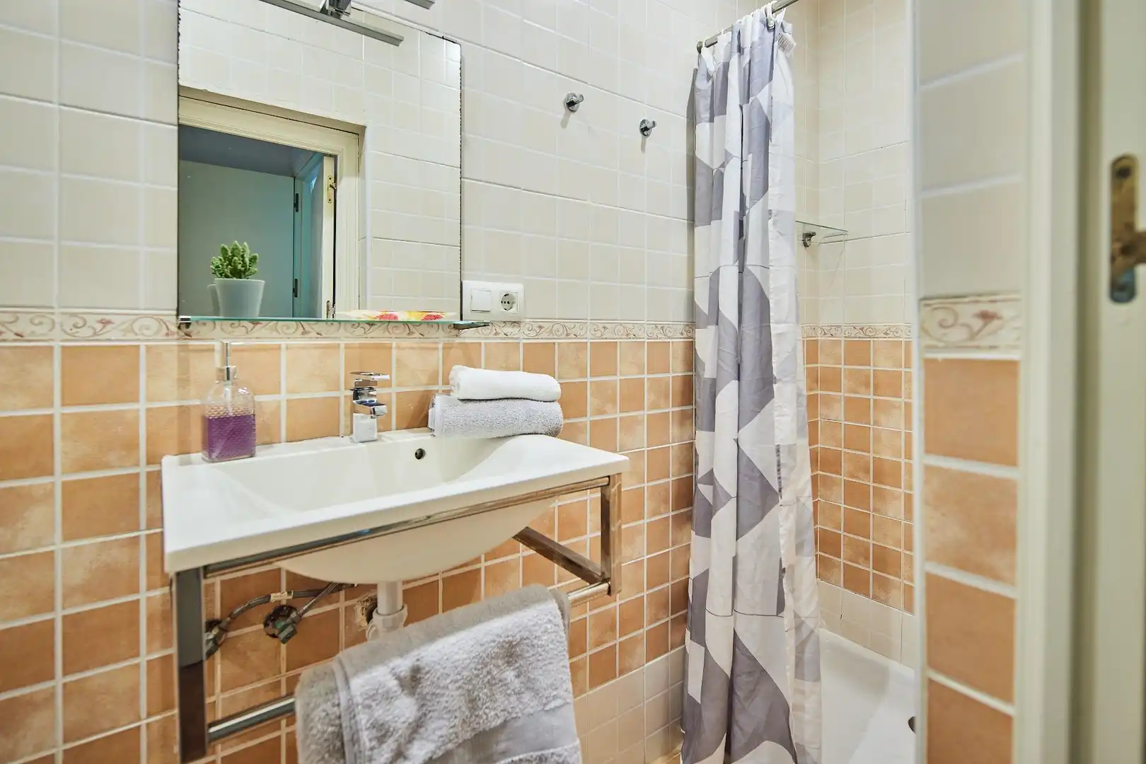 Bathroom of Flat for sale in Cádiz  with Furnished