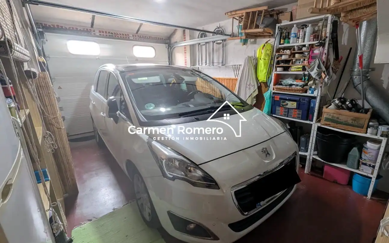 Parking de Casa adosada en venta en Villoria con Calefacción, Jardín privado y Amueblado