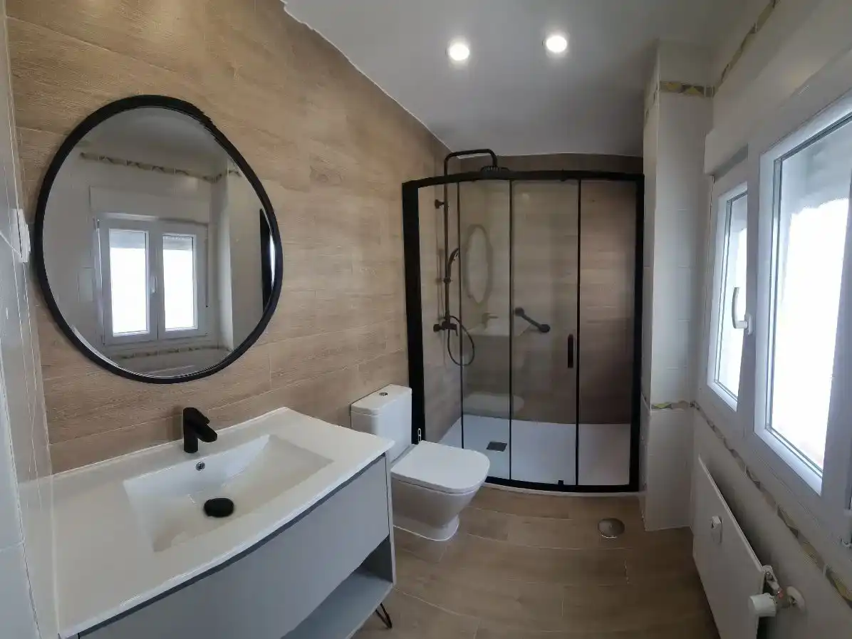 Baño de Ático de alquiler en Madrid con Aire acondicionado