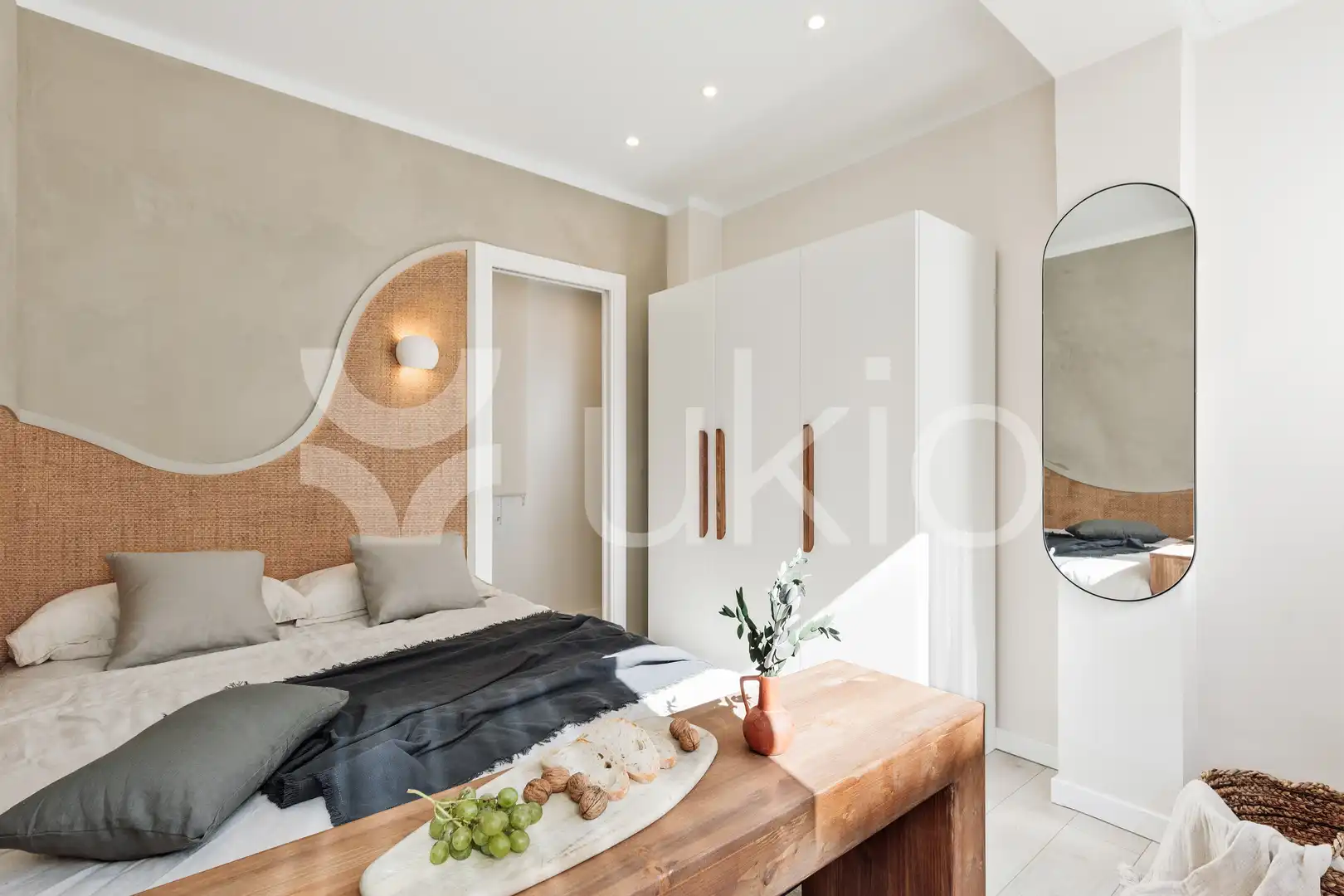 Dormitori de Apartament de lloguer en Barcelona amb Aire condicionat, Calefacció i Moblat