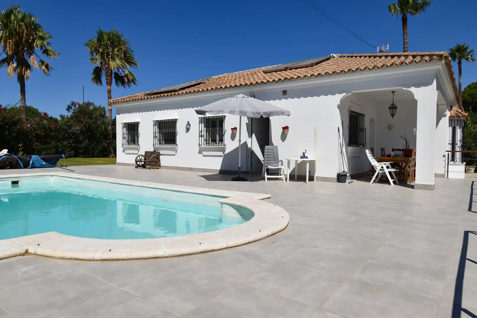 Vista exterior de Casa o xalet en venda en Chiclana de la Frontera
