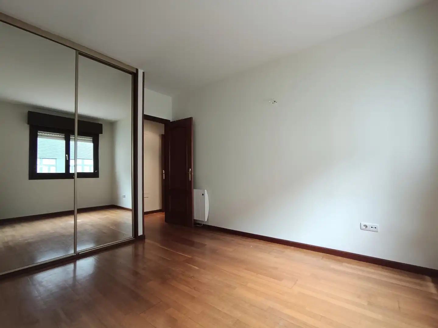 Bedroom of Flat for rent in Gijón   with Heating, Terrace and Balcony