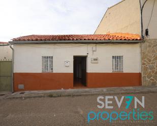 Vista exterior de Casa o xalet en venda en Quismondo amb Aire condicionat, Calefacció i Jardí privat
