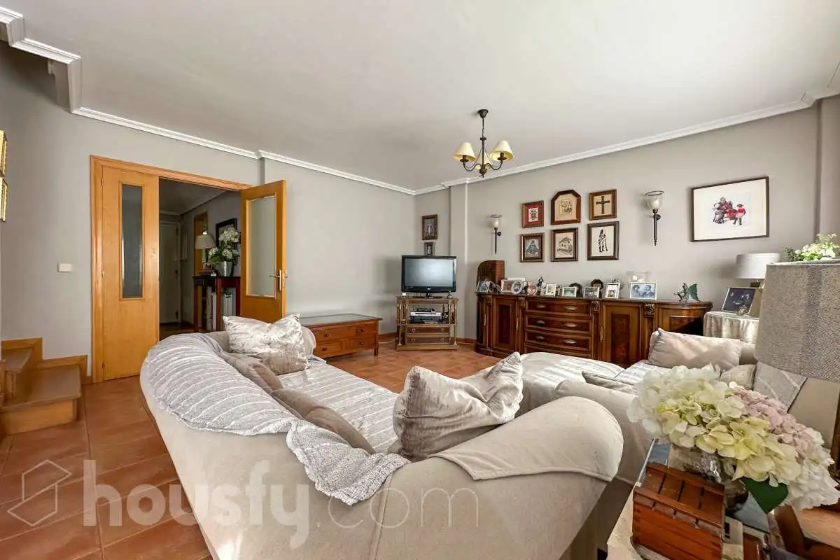 Living room of Houses for sale in Aranjuez  with Air Conditioner, Heating and Private garden