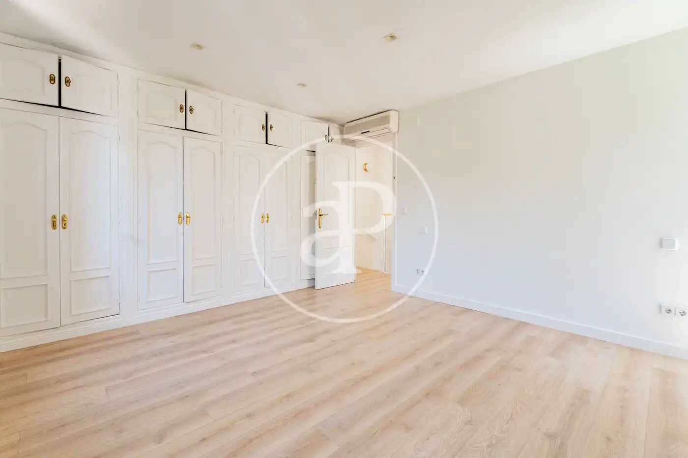 Habitación de Casa o chalet de alquiler en Madrid con Aire acondicionado, Calefacción y Jardín privado