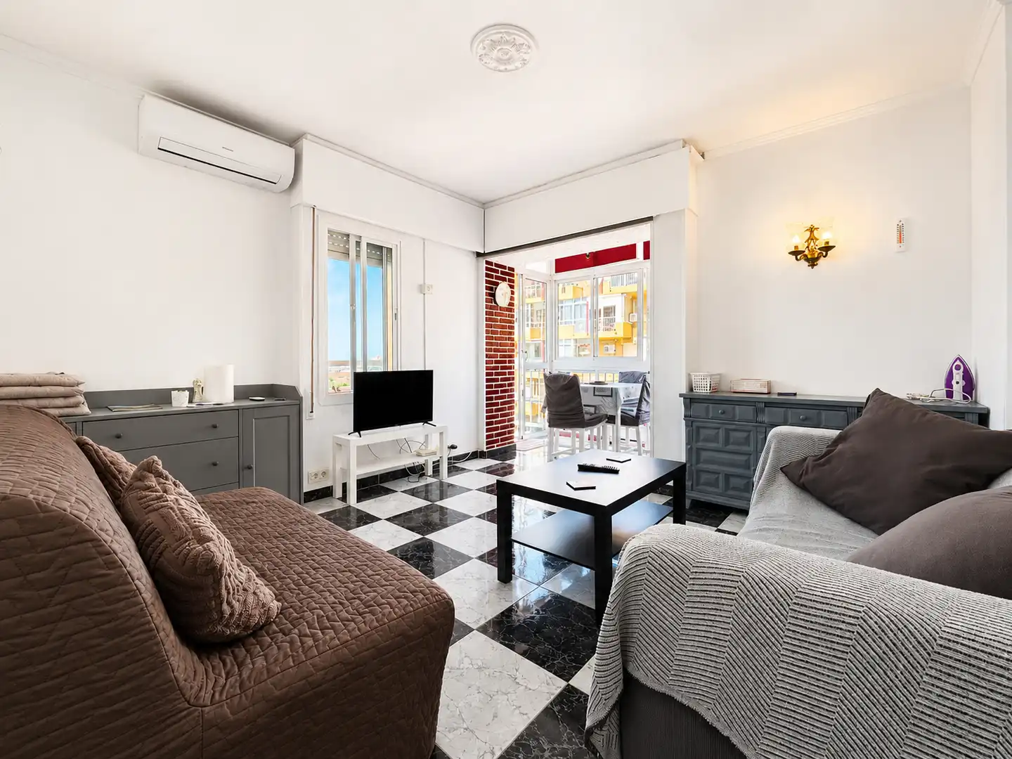 Sala de estar de Apartamento en venta en Benalmádena con Aire acondicionado, Terraza y Amueblado