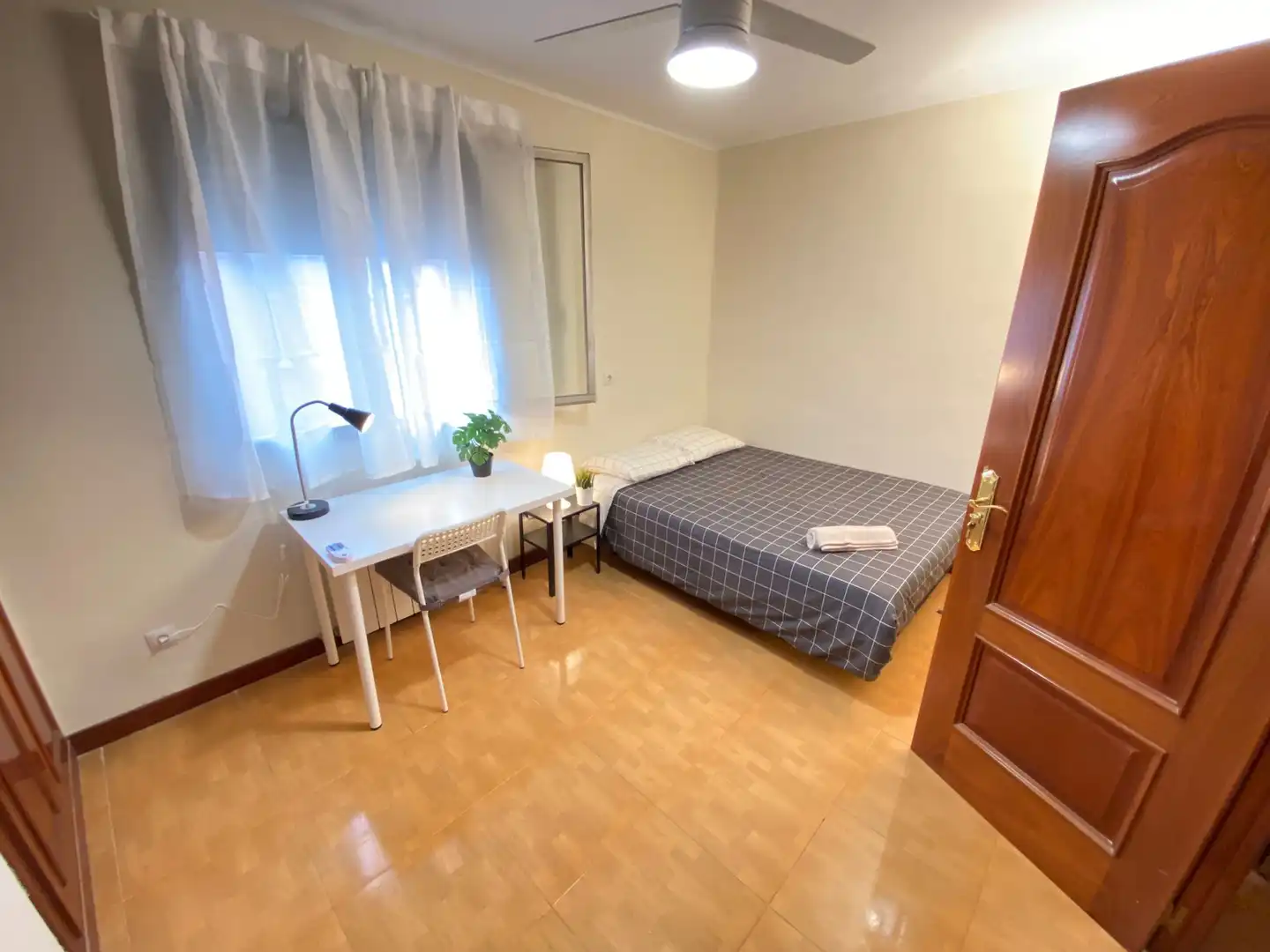Room in Calle Pico de Alba, 2, Palomeras Bajas