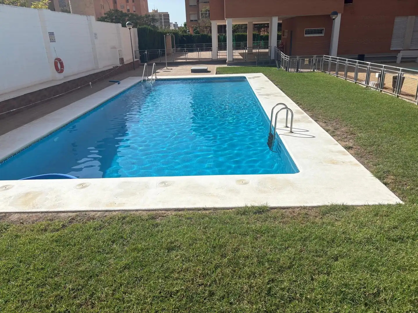 Piscina de Pis de lloguer en Alicante / Alacant amb Jardí privat, Terrassa i Moblat