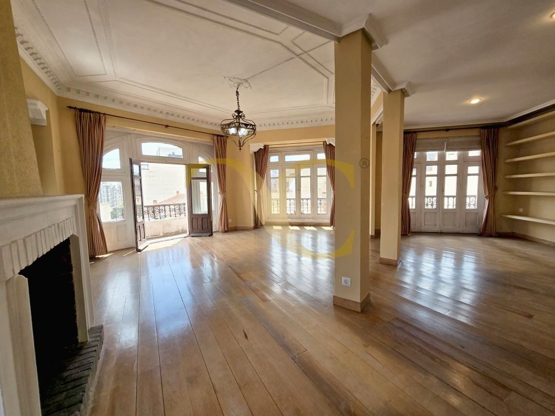 Sala de estar de Piso en venta en Oviedo  con Calefacción, Trastero y Balcón