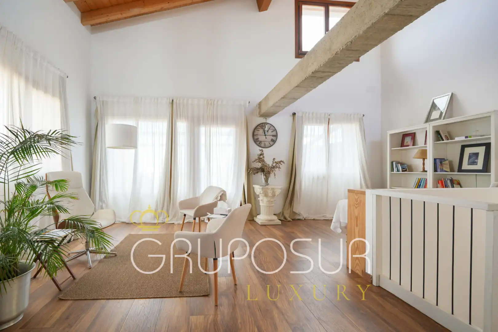 Wohnzimmer von Einfamilien-Reihenhaus zum Verkauf in Valladolid mit Klimaanlage, Heizung und Terrasse