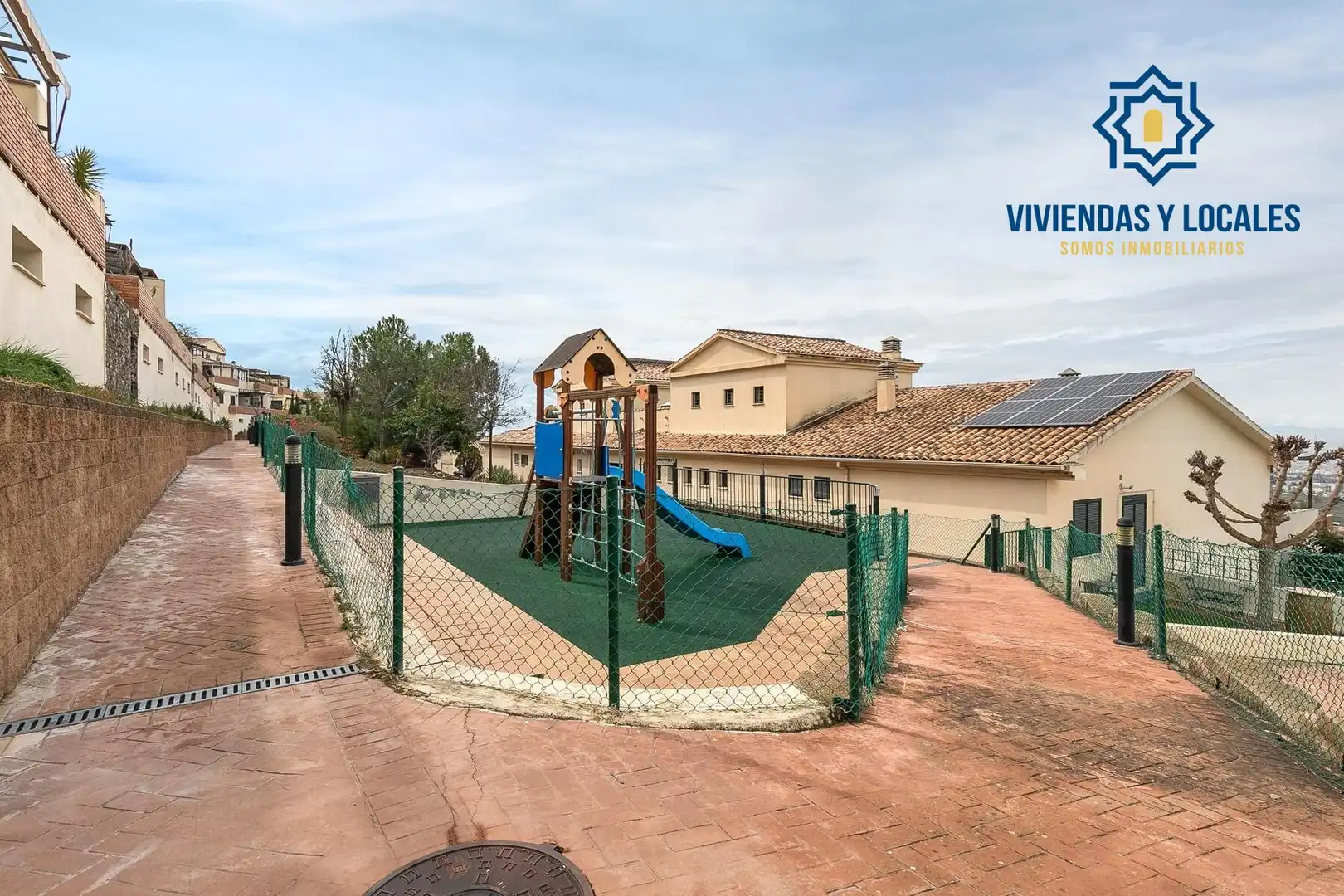 Vista exterior de Àtic en venda en Jun amb Aire condicionat, Calefacció i Jardí privat