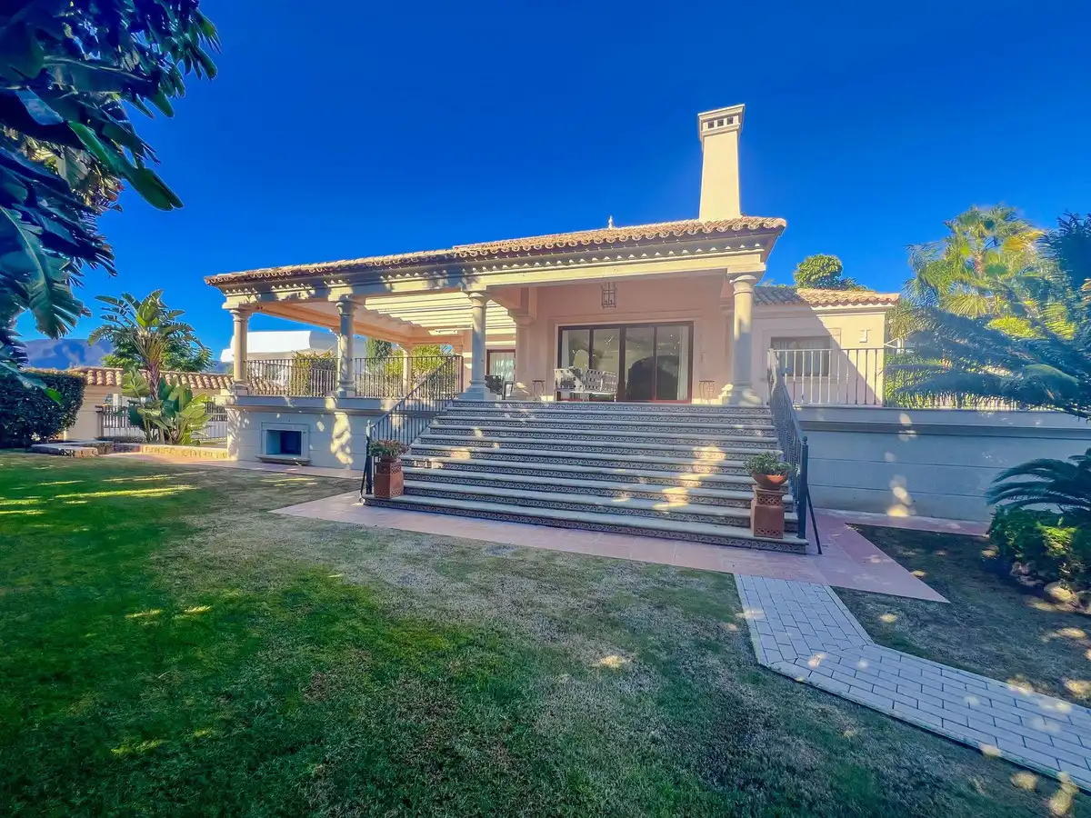 Vista exterior de Casa adosada en venta en Benahavís con Aire acondicionado y Terraza