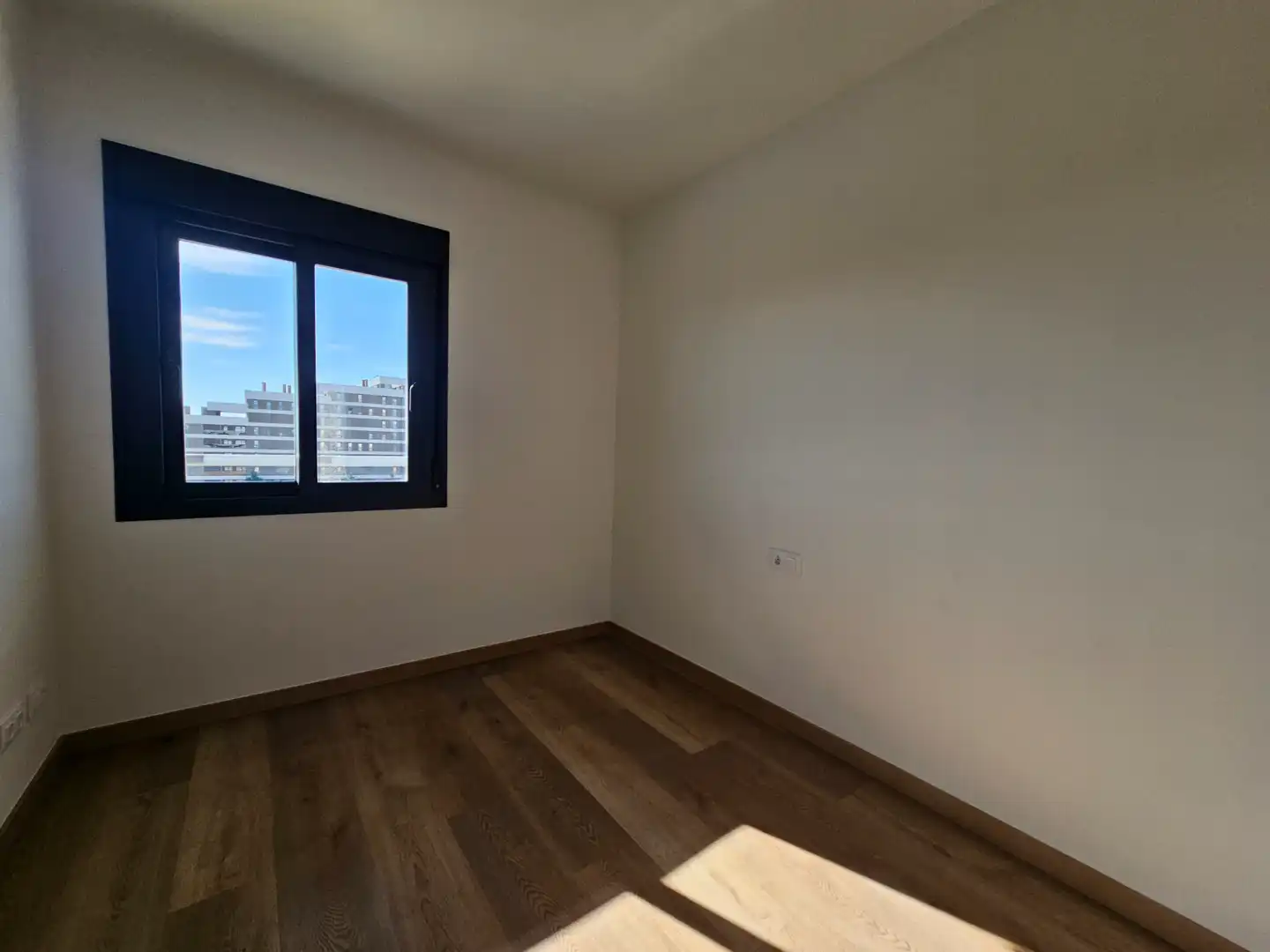 Bedroom of Flat for sale in Tomares  with Air Conditioner, Heating and Parquet flooring