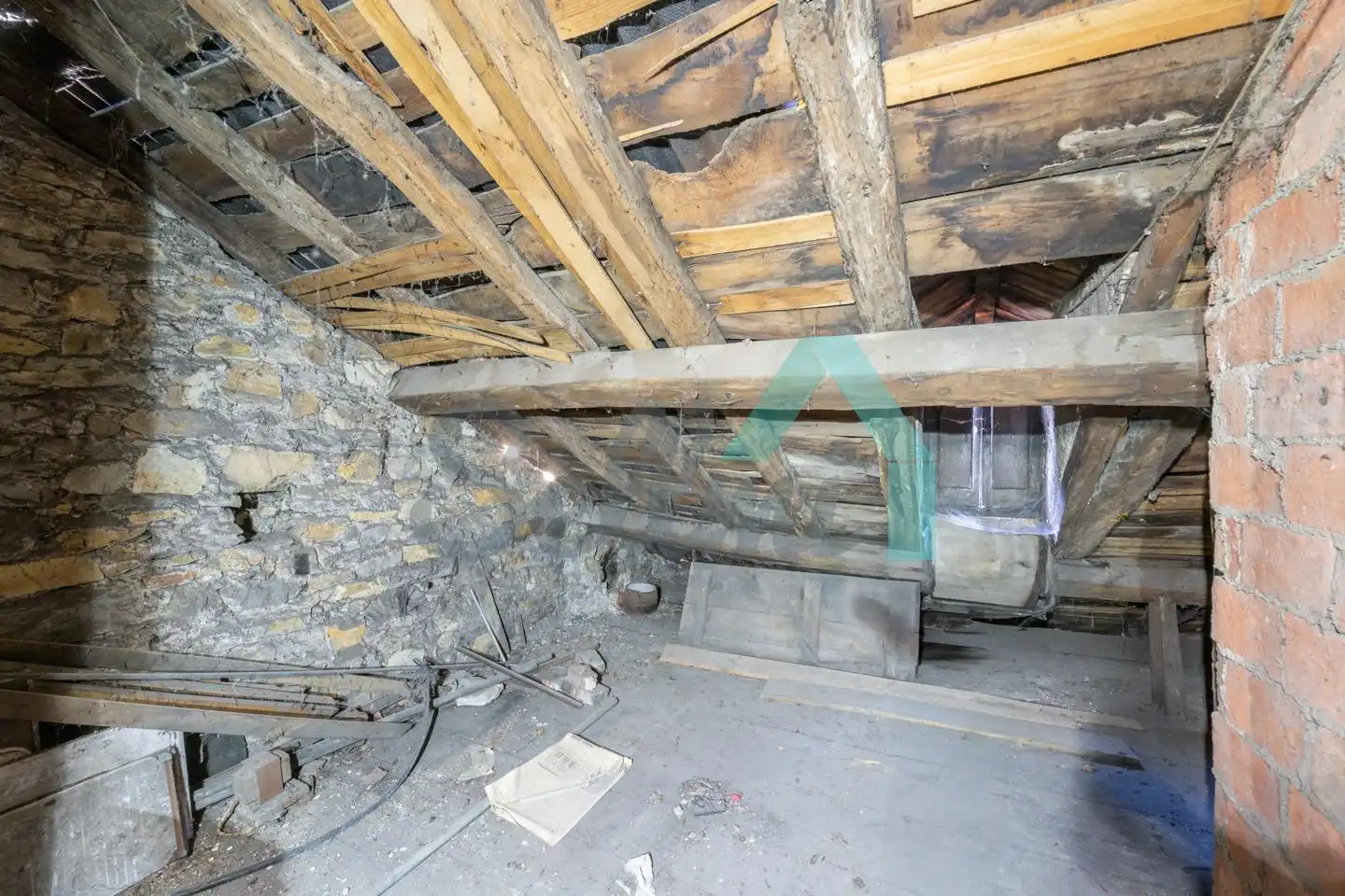 Casa adosada en venta en Quirós con Parquet y Trastero
