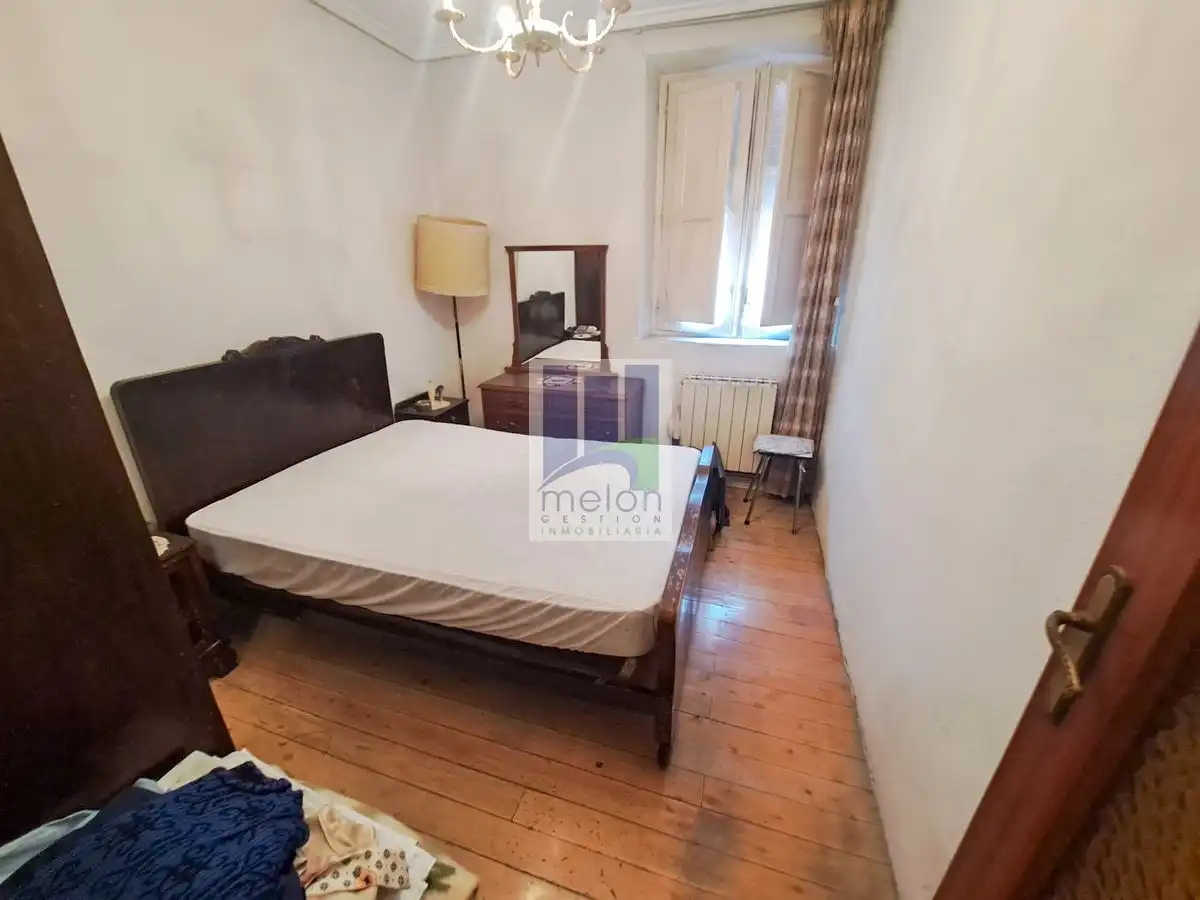 Habitación de Piso en venta en Burgos con Trastero