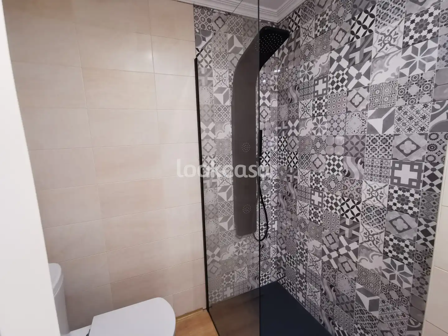 Bathroom of Flat for sale in Sanxenxo  with Heating, Private garden and Parquet flooring