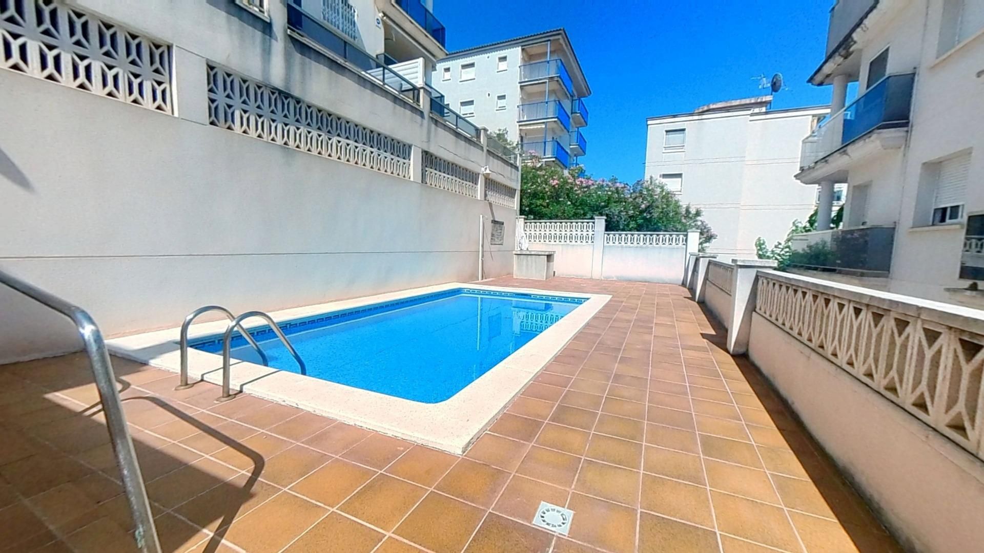 Swimming pool of Flat for sale in El Vendrell  with Terrace, Storage room and Community pool