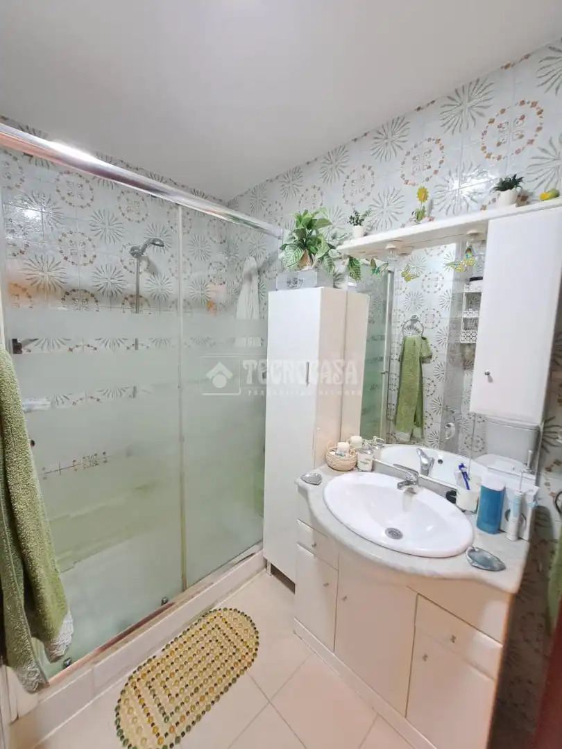 Baño de Piso en venta en Parla con Calefacción y Terraza