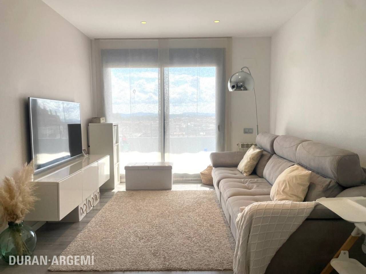 Sala de estar de Piso en venta en Terrassa con Aire acondicionado, Calefacción y Terraza