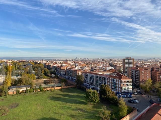 Vista exterior de Piso en venta en  Madrid Capital