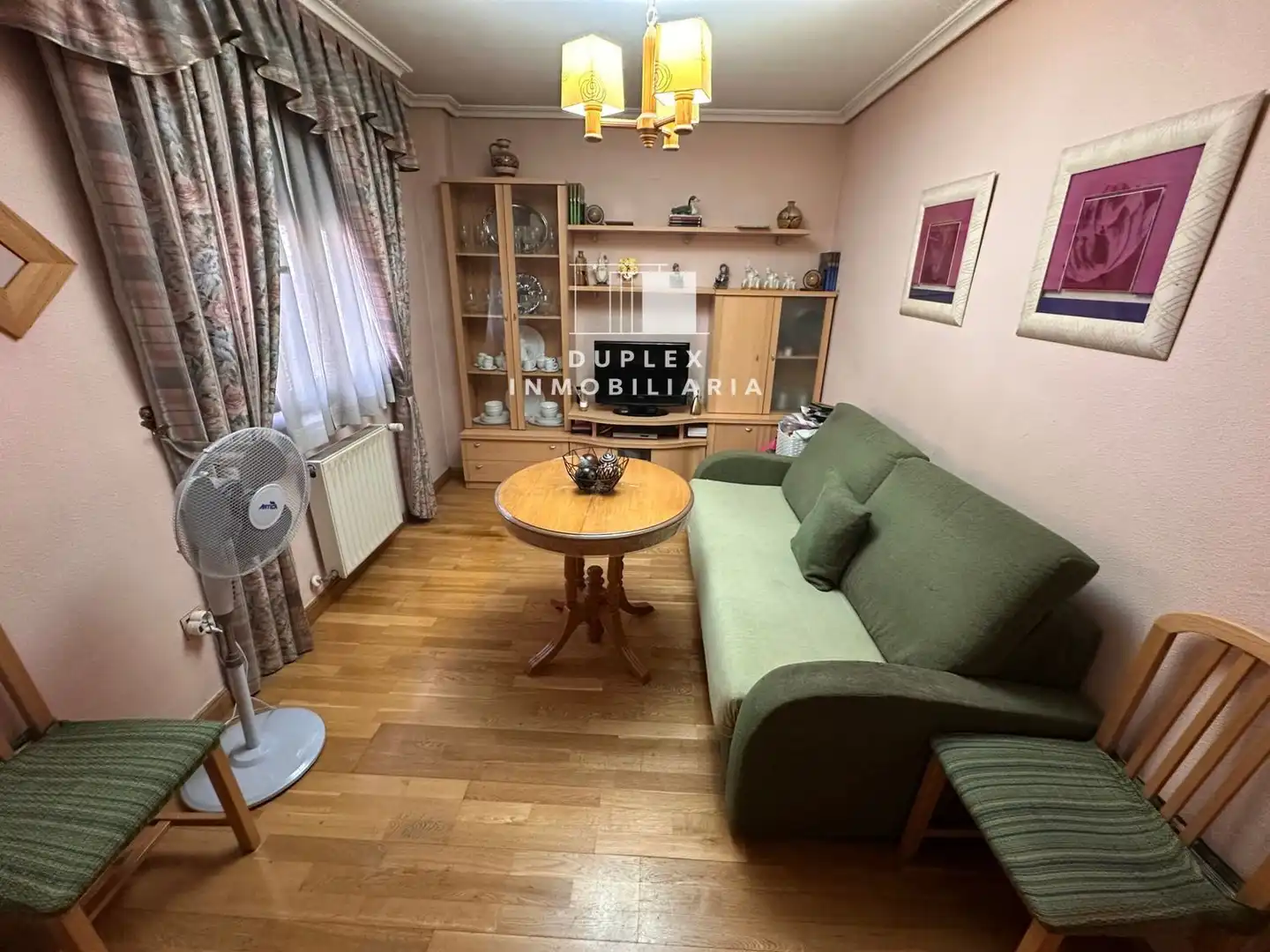 Sala de estar de Casa adosada en venta en Cuenca con Calefacción, Terraza y Amueblado