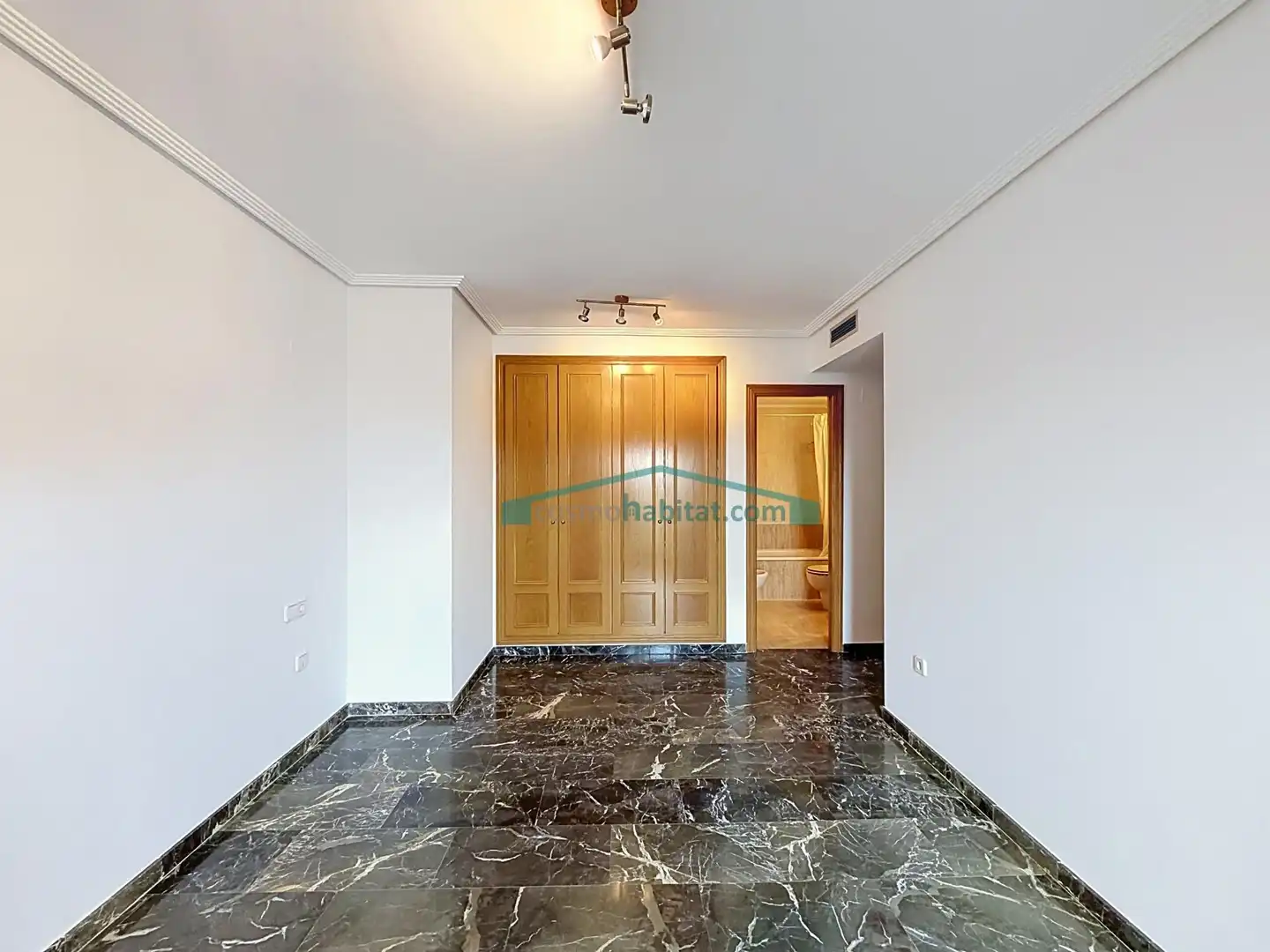 Wohnung zur Miete in Valencia mit Klimaanlage und Terrasse