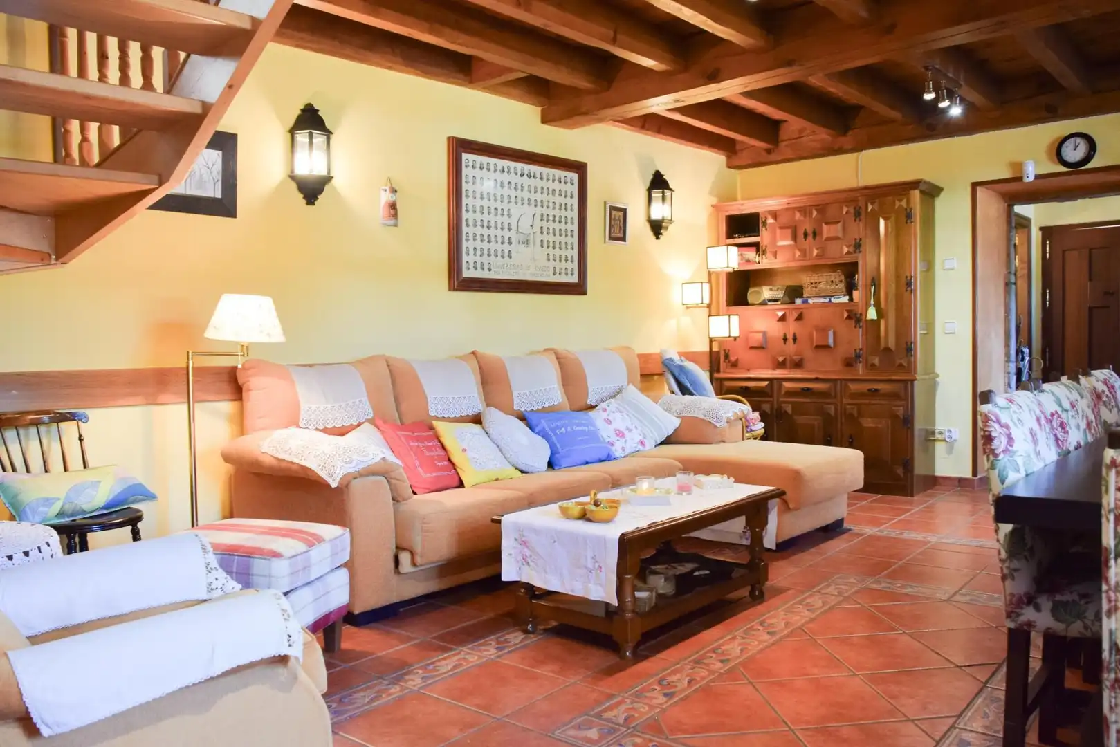 Sala d'estar de Finca rústica en venda en Riello amb Calefacció