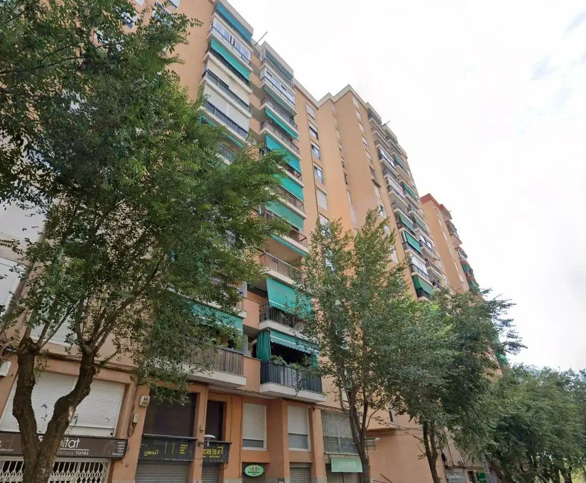 Vista exterior de Pis en venda en Sabadell amb Balcó