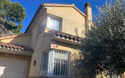 Vista exterior de Casa o xalet en venda en Viladecavalls amb Aire condicionat, Calefacció i Jardí privat