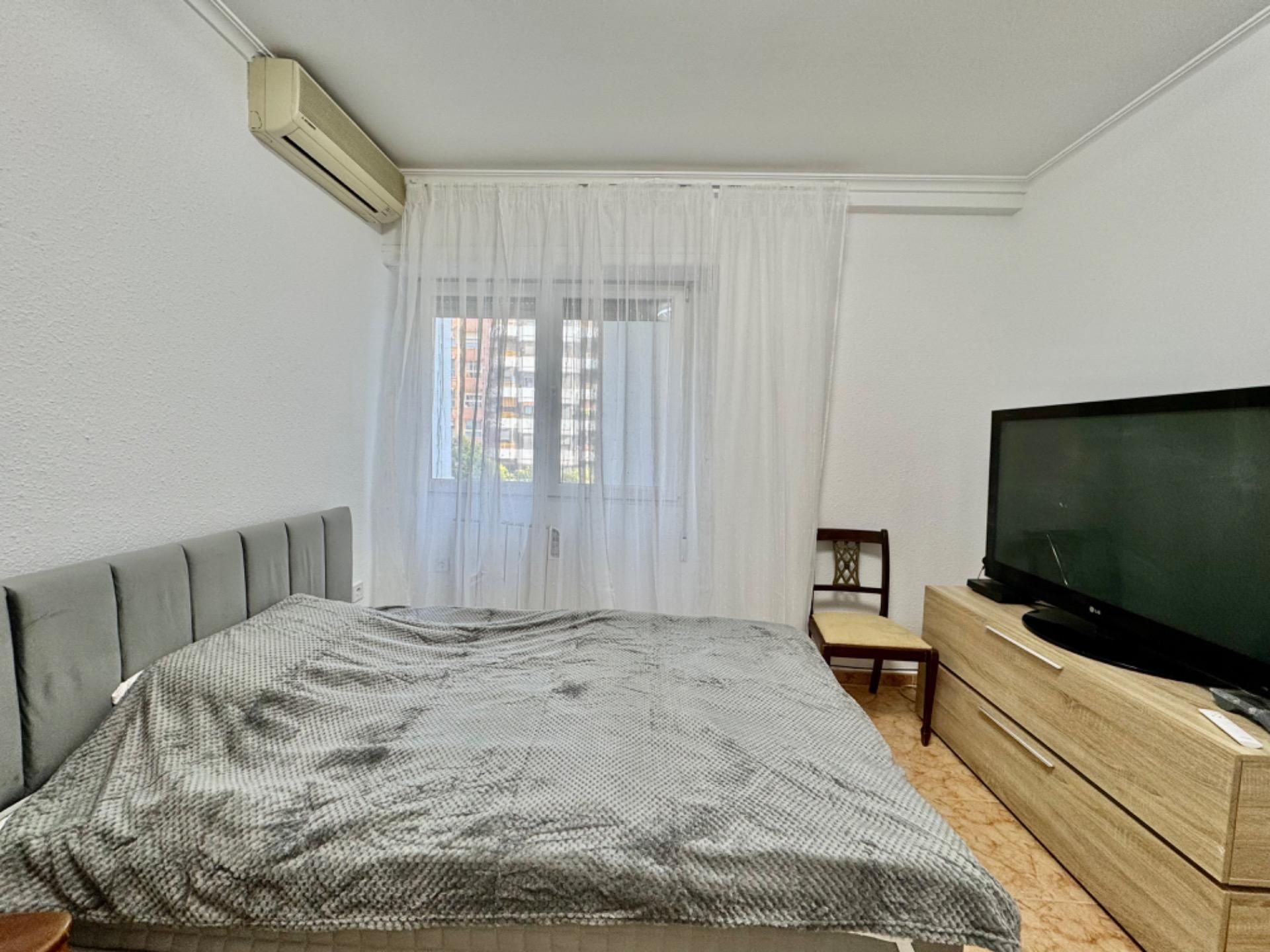 Dormitori de Pis de lloguer en  Valencia Capital amb Aire condicionat, Calefacció i Jardí privat