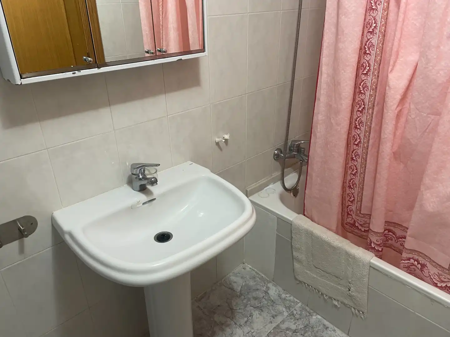 Baño de Piso de alquiler en Murcia con Amueblado, Horno y Lavadora