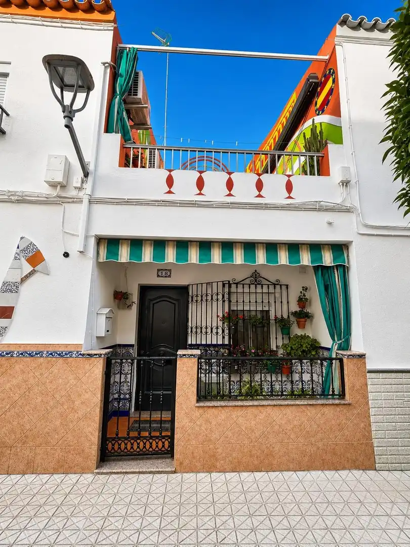 Vista exterior de Casa adosada en venda en Alcalá de Guadaira amb Aire condicionat, Terrassa i Traster