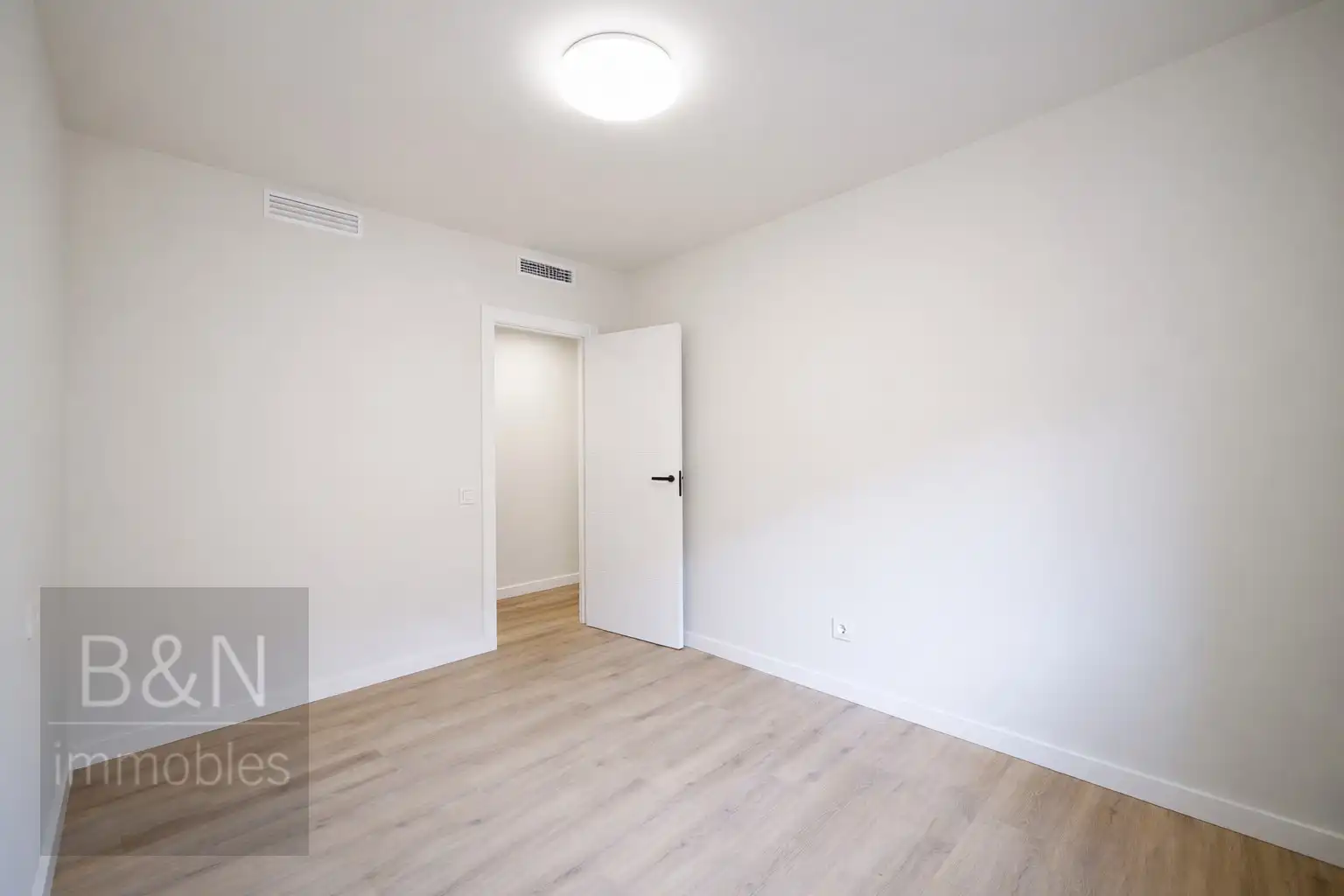 Habitación de Piso en venta en Terrassa con Aire acondicionado, Calefacción y Terraza