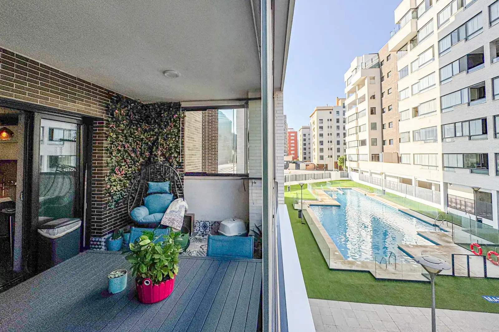 Terrassa de Pis en venda en Almería amb Terrassa, Traster i Piscina