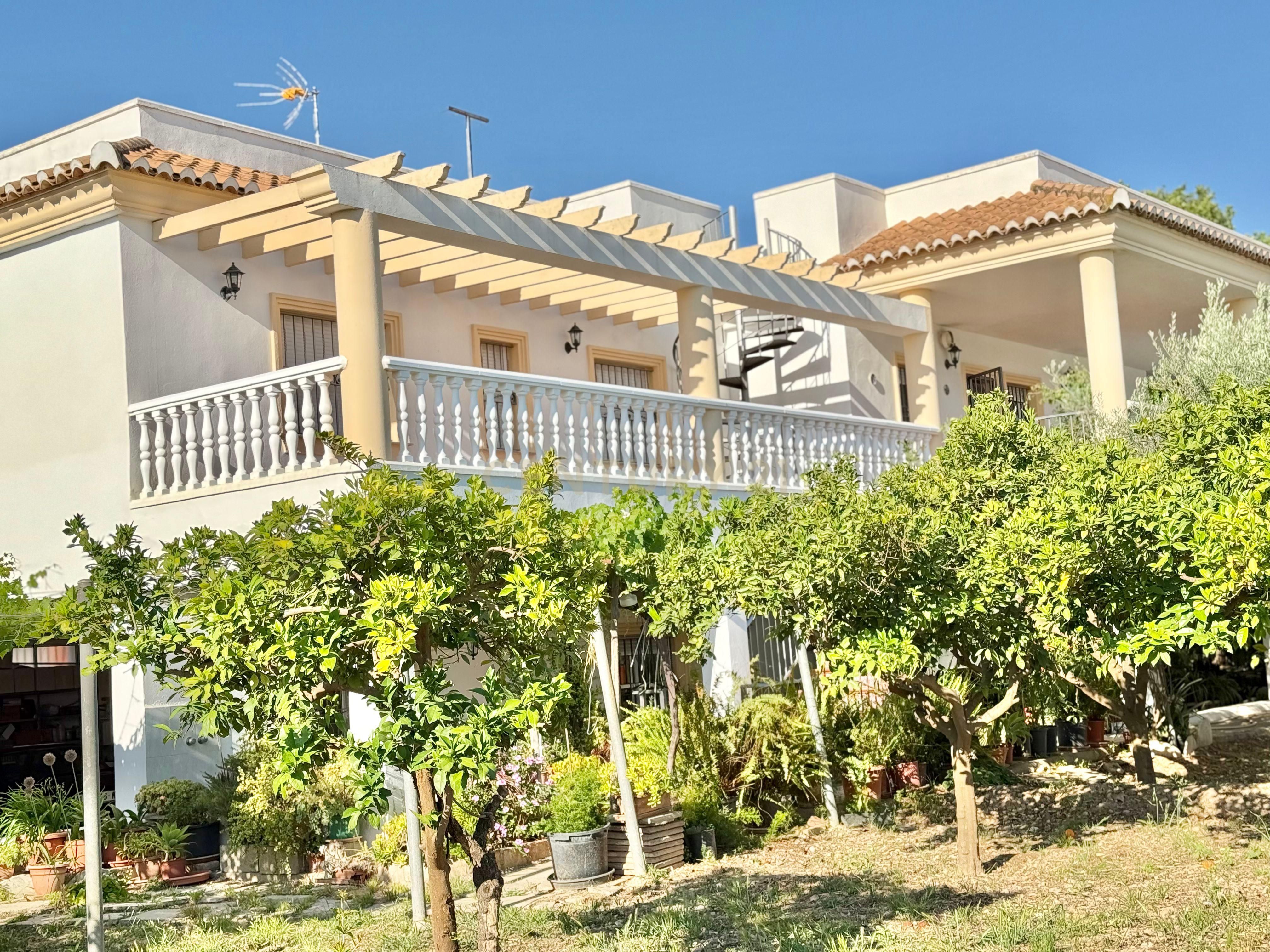 Vista exterior de Casa o xalet en venda en Berja amb Jardí privat, Traster i TV