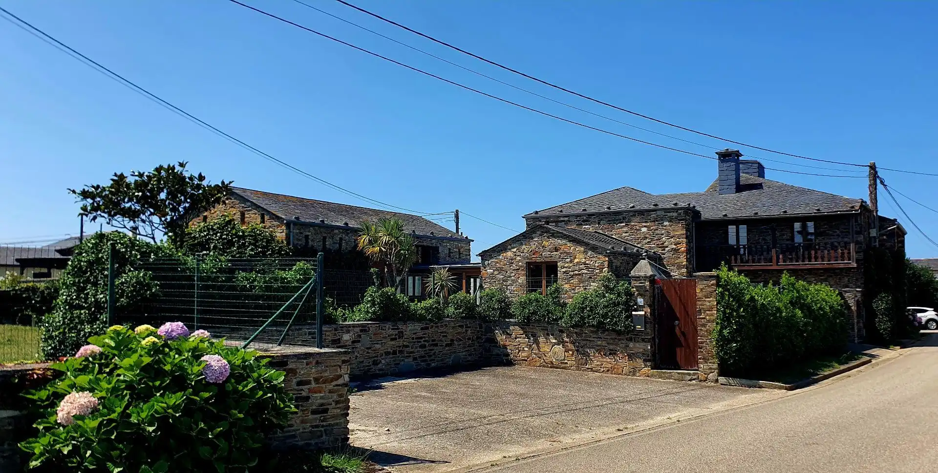 Vista exterior de Casa o xalet en venda en Tapia de Casariego amb Calefacció, Jardí privat i Terrassa