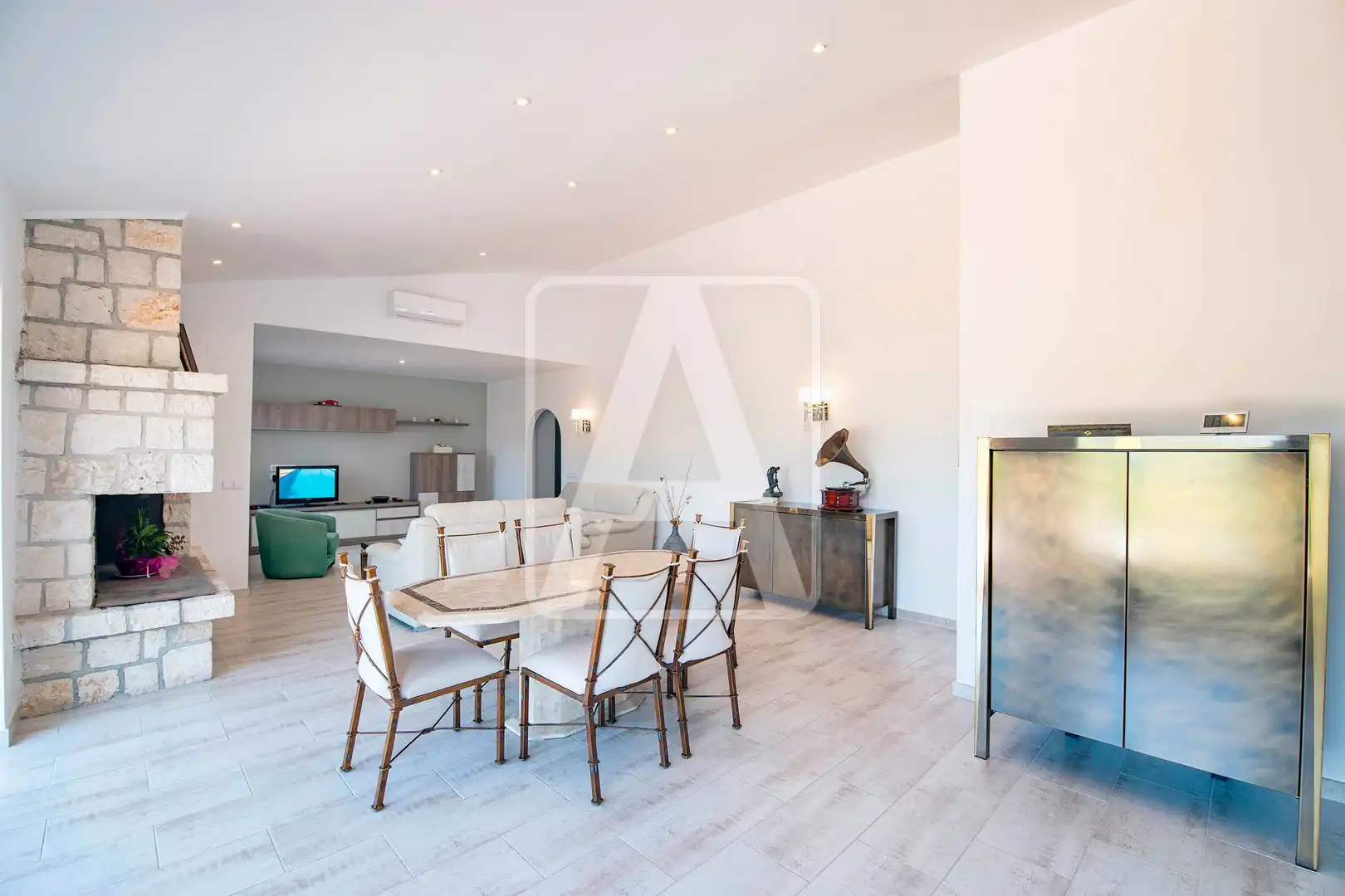 Sala d'estar de Casa o xalet en venda en Calpe / Calp amb Aire condicionat, Calefacció i Jardí privat
