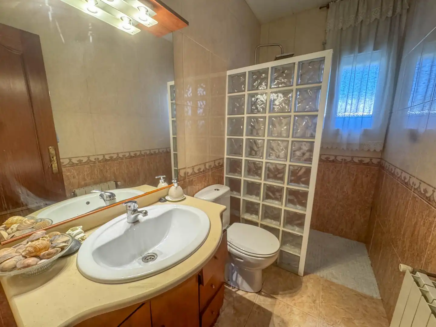 Baño de Casa o chalet en venta en Sant Esteve Sesrovires con Aire acondicionado, Calefacción y Balcón