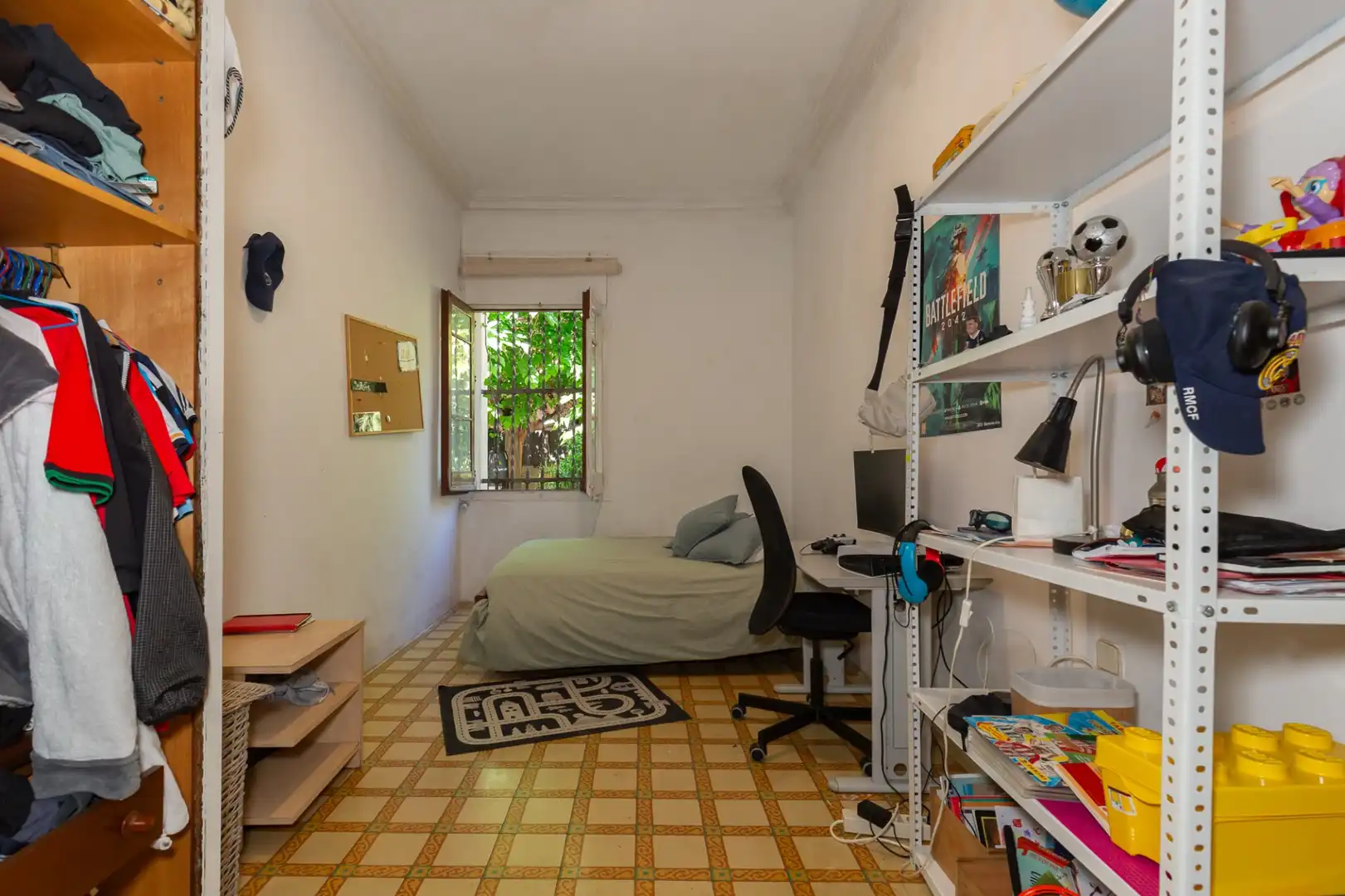 Schlafzimmer von Einfamilien-Reihenhaus zum Verkauf in Barcelona mit Terrasse und Abstellraum