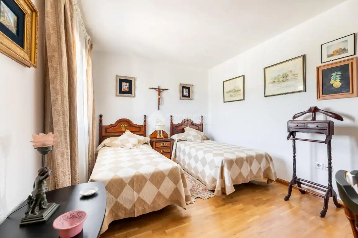 Habitación de Casa adosada en venta en Madrid con Aire acondicionado, Calefacción y Parquet