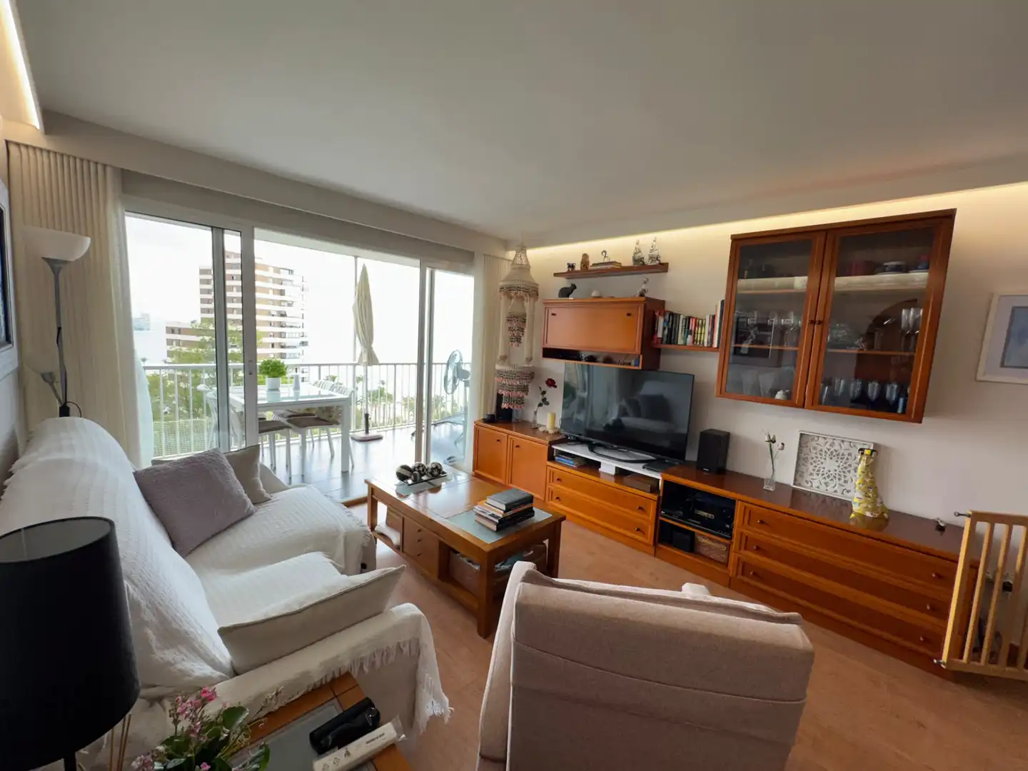 Sala d'estar de Apartament de lloguer en El Campello amb Aire condicionat, Calefacció i Moblat