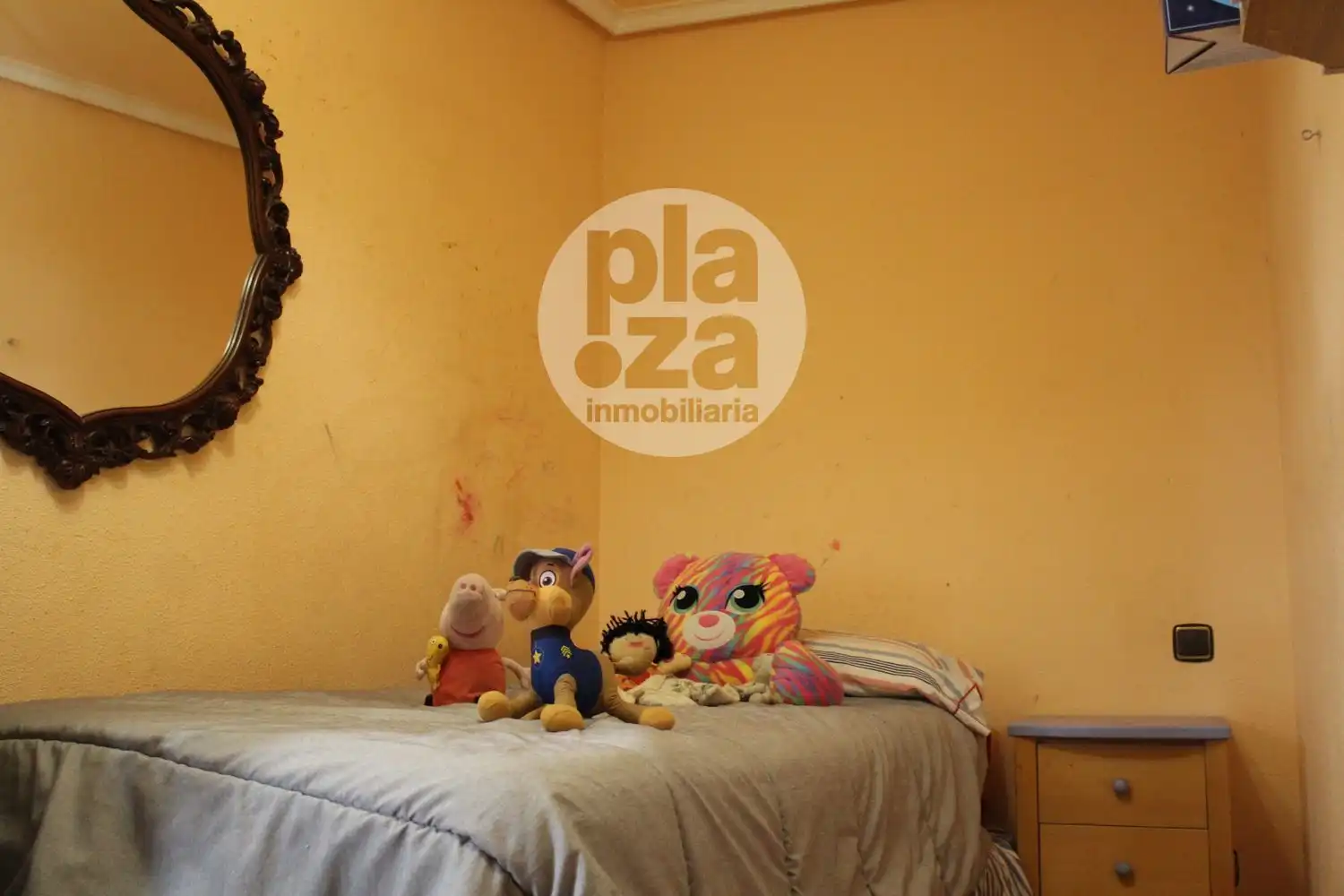 Bedroom of Flat for sale in Burgos  with Heating, Terrace and Storage room