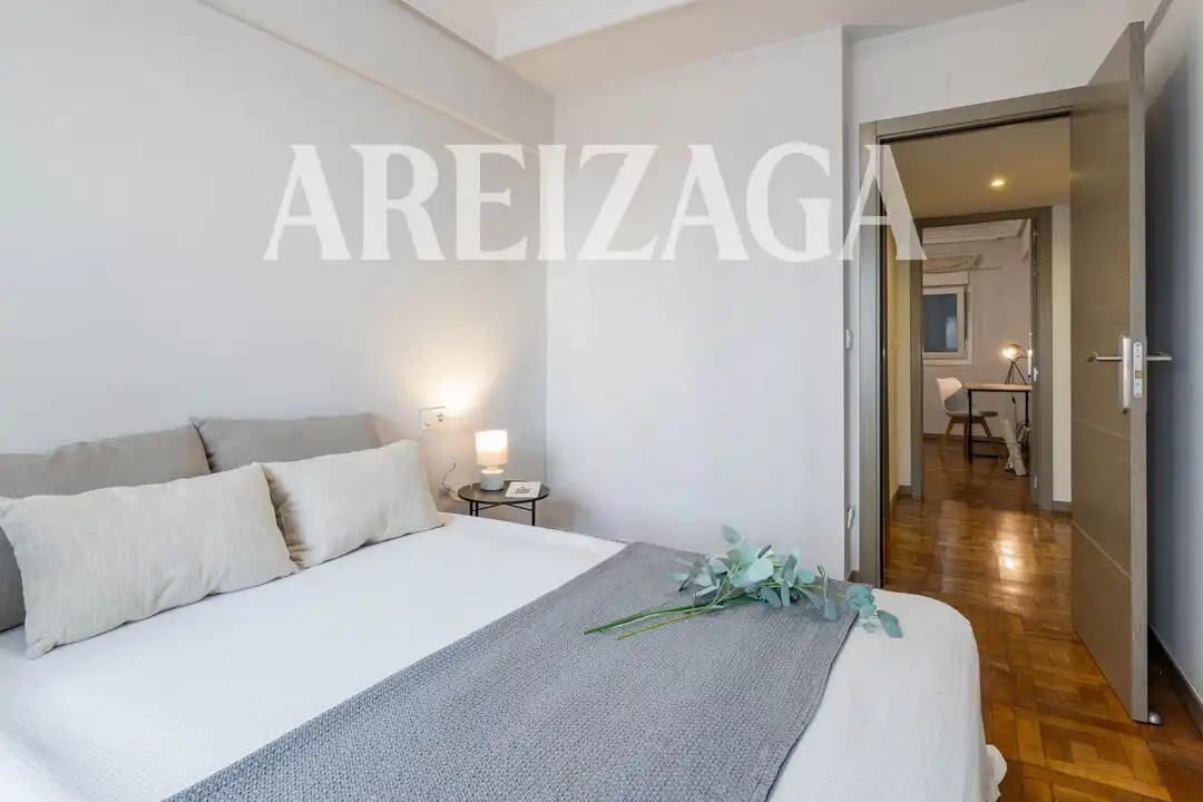 Habitación de Piso en venta en Donostia - San Sebastián  con Calefacción, Terraza y Balcón