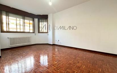 Living room of Flat for sale in Vigo   with Heating, Parquet flooring and Storage room