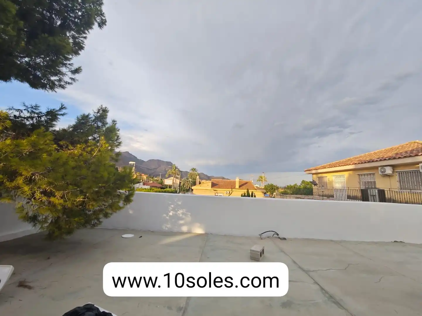 Vista exterior de Casa o xalet en venda en Orihuela amb Jardí privat i Terrassa